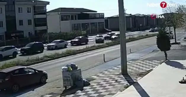 Çorlu da feci kaza: 25 metre takla atan araçta 5 kişi yaralandı