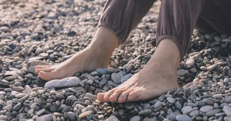 Çıplak ayakla yürümek stresi azaltıyor