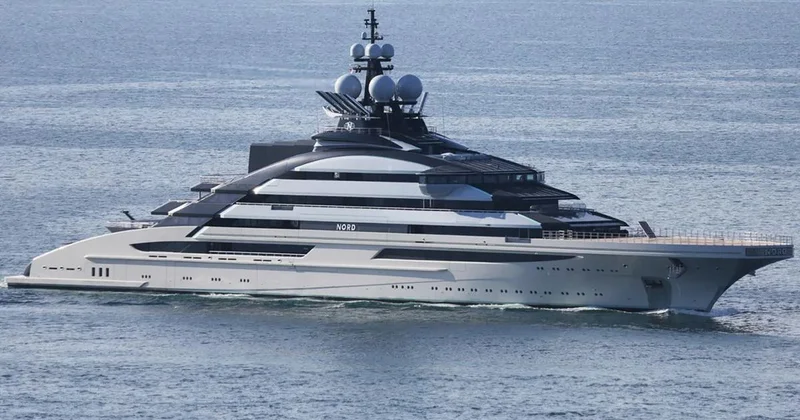 Putin in müttefikine ait 500 milyon dolarlık süper yat, Hürmüz Boğazı nı geçti