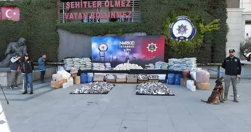 İstanbul’da uyuşturucu operasyonu: 89 şüpheli tutuklandı, ele geçirilenler sergilendi