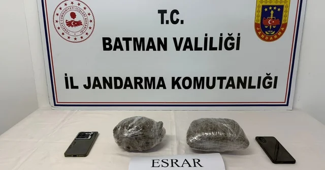 Batman da durdurulan otomobilde 1 kilo 3 gram esrar ele geçirildi Batman Haberleri
