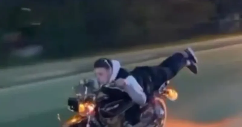 Motosiklet üzerinde tehlikeli şov