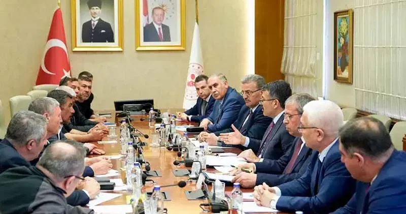 Bakanlıkta maden işçileri ve işveren arasında toplantı
