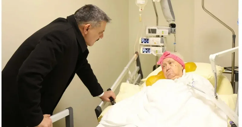 Bakan Çiftçi den vefa dolu duygusal veda: Ayşe öğretmenini kaybetti