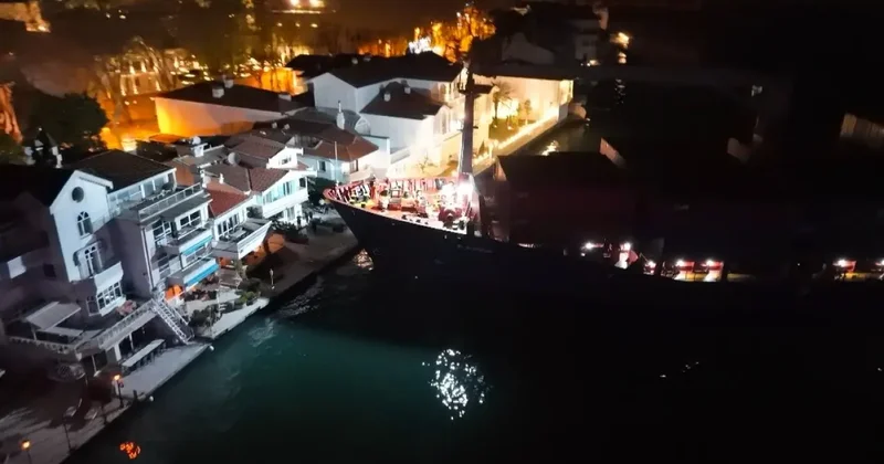 İstanbul Boğazı nda gemi karaya oturdu! Binalara 10 metre kala faciadan dönüldü