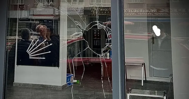 CHP İlçe Başkanlığı na saldırıp bıçakla tehdit etmişti: Tutuklandı