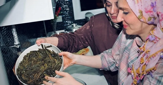 Malatya da geleneksel sofralardan güçlü aile birlikteliğine Milletvekili Ölmeztoprak tan asırlık tarifler ve asırlık evliliklere ziyaret Malatya Haberleri