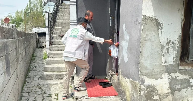 Umut Kervanı Ağrı da yüzlerce hanenin sofrasına kurban eti ulaştırdı Ağrı Haberleri