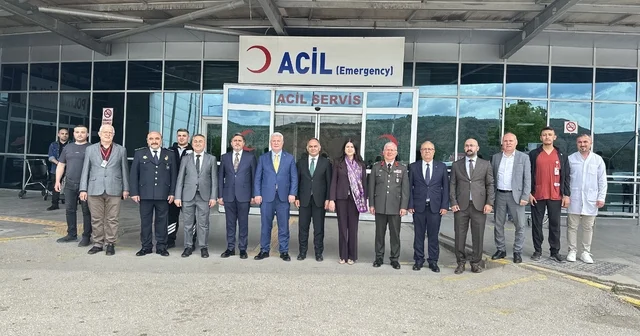 Çankırı da protokol üyeleri, bayramda çalışan kurum personelleriyle bayramlaştı Çankırı Haberleri