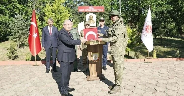 Güler’den sınırda Atina’ya net mesajlar