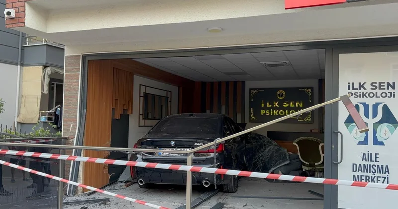 İzmit te Araç İş Yerine Girdi