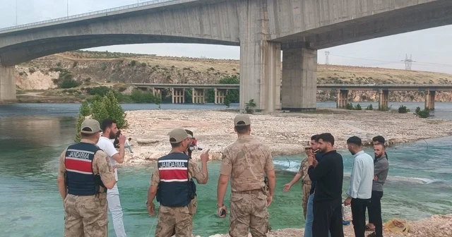 Piknik yapan 8 kişi sular yükselince mahsur kaldı Adıyaman Haberleri