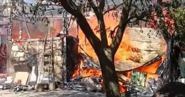 Tokat ta müştemilatta çıkan yangın, çevre evlere sıçramadan söndürüldü Tokat Haberleri