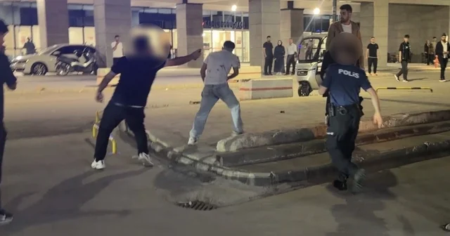 Adıyaman da hastanede bıçaklı saldırı: 2 si güvenlik görevlisi 3 yaralı Adıyaman Haberleri