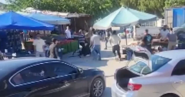 Foça pazarında ortalık karıştı: Havaya ateş açıp kaçtı VİDEO İZLE