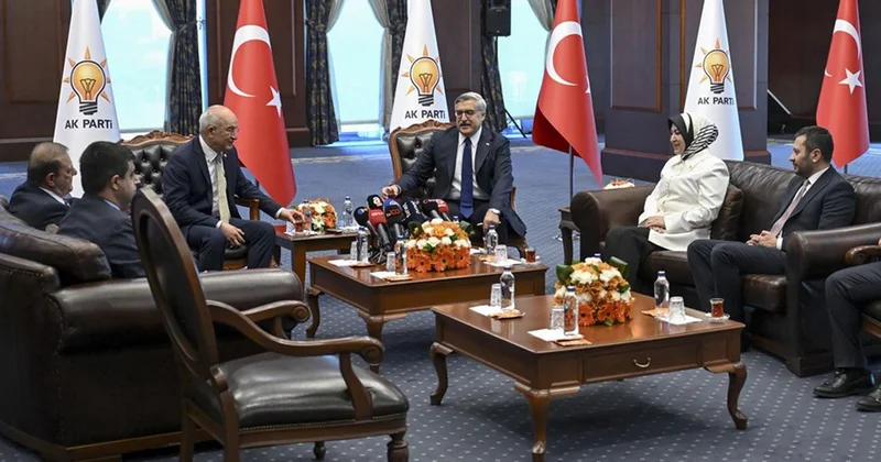Siyasi partilerde bayramlaşma trafiği! AK Parti ve CHP sürpriz yaptı