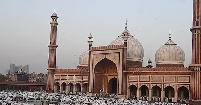 Hindistan’da bayram namazında büyük buluşma VİDEO İZLE