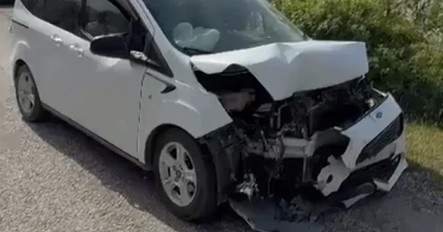 Bitlis te iki otomobil çarpıştı: 6 kişi yaralandı VİDEO İZLE