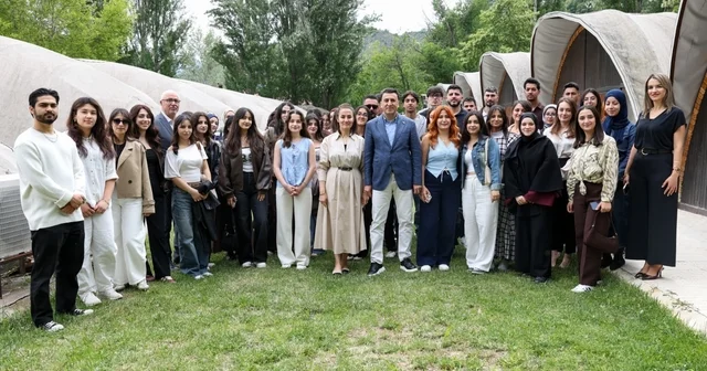 Tunceli Valisi Aygöl, üniversite öğrencileriyle bir araya gelerek bayramlaştı Vali Aygöl, sınavlarından dolayı memleketlerine gidemeyen öğrencileri ağırladı Tunceli Haberleri
