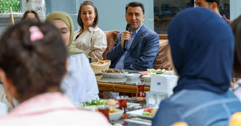 Tunceli Valisi Şefik Aygöl den öğrencilere bayram sürprizi