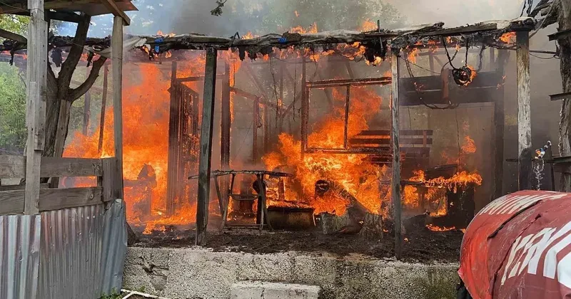 Baraka ev yangında küle döndü