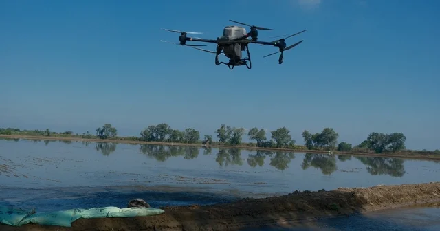 Dron ile çeltik ekimi Karacabey de çeltik üreticisi teknolojiye yöneldi drone ile ekim yaptı Bursa Haberleri