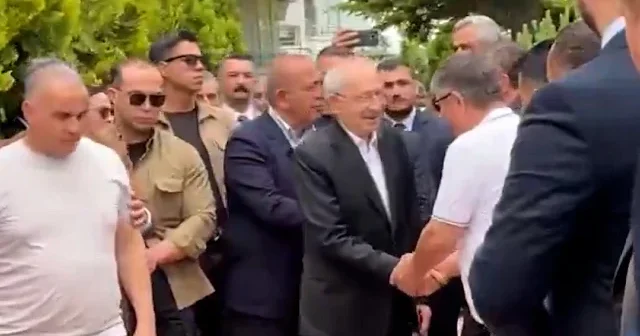 Kılıçdaroğlu ziyaretine gelen CHP lilerle bayramlaştı: Kalabalık İstanbul grubu dikkat çekti VİDEO İZLE
