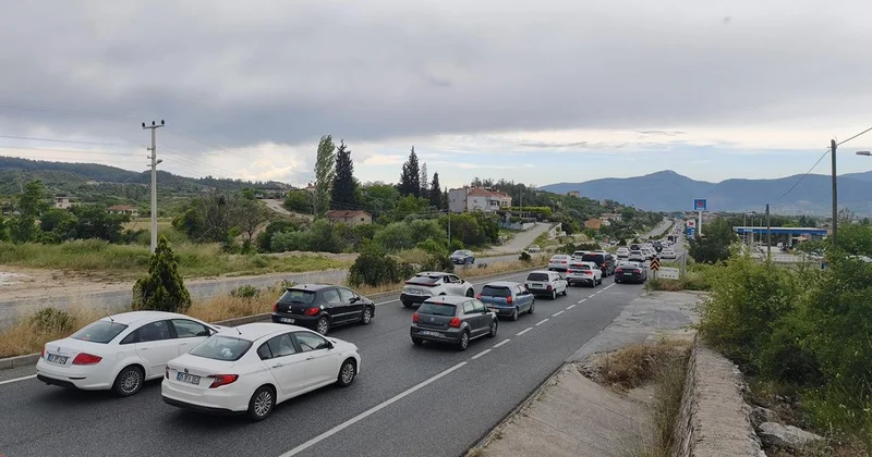 Muğla’da tatil trafiği: Araç kuyrukları kilometrelerce uzadı