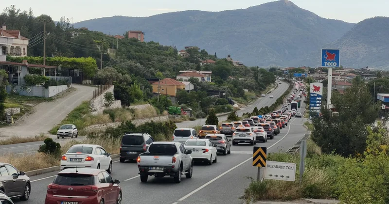 Son dakika haberi: Tatilciler akın etti bir kentte 22 km lik araç konvoyu oluştu Muğla haberleri Son dakika haberleri