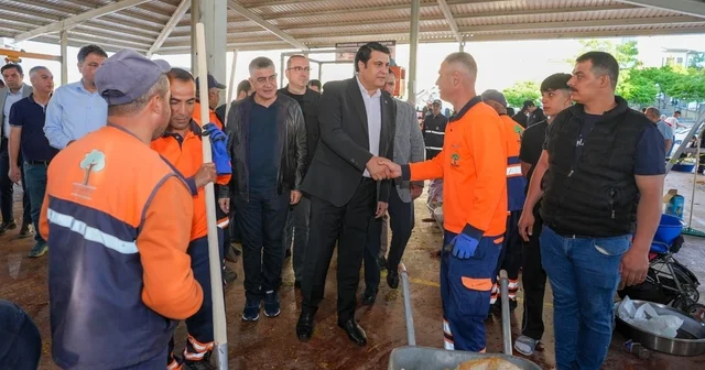 Şehitkamil de bayram boyunca hummalı temizlik mesaisi Yılmaz: Temizlik çalışmaları aralıksız devam edecek Gaziantep Haberleri