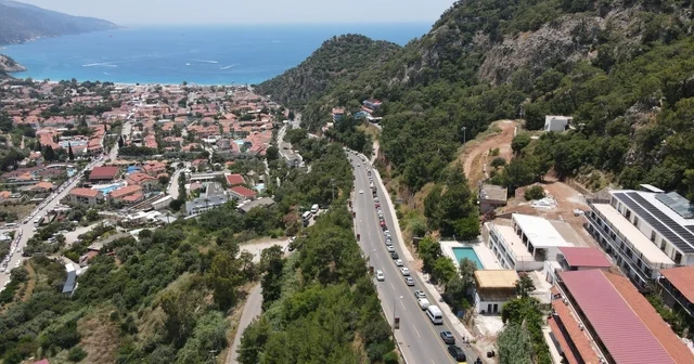 Fethiye de bayram yoğunluğu sürüyor Ölüdeniz yolunda 5 kilometrelik araç kuyruğu Muğla Haberleri