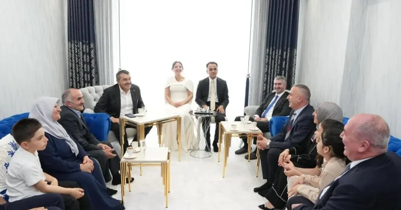 Bakan Tekin nişan törenine katıldı