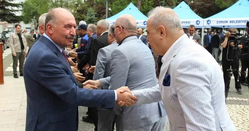 Çorum’da kent protokolü ve vatandaşlar bayramlaştı