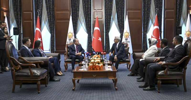 Siyasi partiler bayram ziyareti gerçekleştiriyor