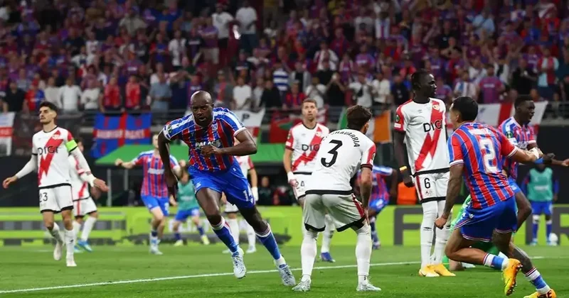 Crystal Palace, UEFA Konferans Ligi şampiyonu! İngilizler tek golle kupaya uzandı... (Maç özeti Cyrstal Palace 1 0 Rayo Vallecano) Fanatik Gazetesi Futbol Haberleri Spor