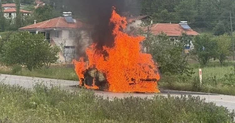 Amasya da feci kaza… Çarpma etkisiyle cayır cayır yandı: Ölü ve yaralılar var