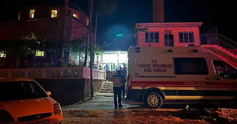 Camide tartıştığı 2 kişiyi bıçaklayarak öldürdü