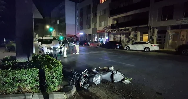 Kasisten çapraz geçmek isteyen otomobile motosiklet çarptı: 2 yaralı Eskişehir Haberleri Habertürk Yerel Haberler