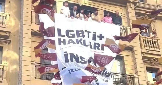 İstanbul Barosu Beyoğlu ndaki binasına LGBT pankartı astı VİDEO İZLE