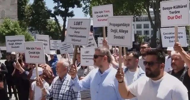 Büyük Aile Platformu LGBT dayatmasına karşı protesto düzenledi VİDEO İZLE