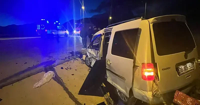 Kayseri’de hafif ticari araç ile otomobil çarpıştı: 1 ölü, 6 yaralı