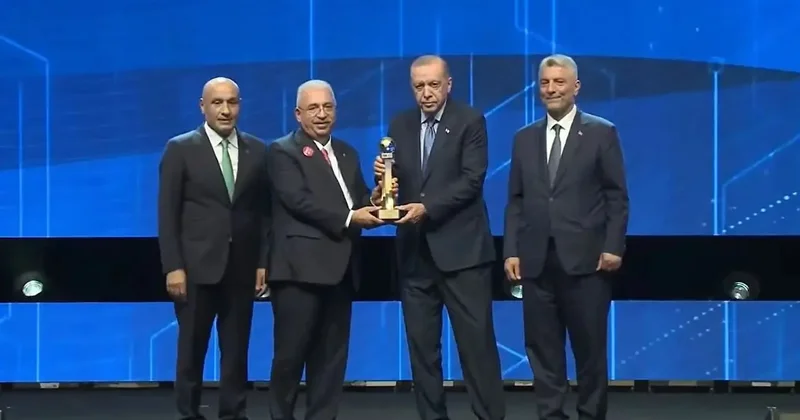 Kuyumculuk sektörü ihracat şampiyonu Ahlatcı, ödülü Cumhurbaşkanı Erdoğan’ın elinden aldı