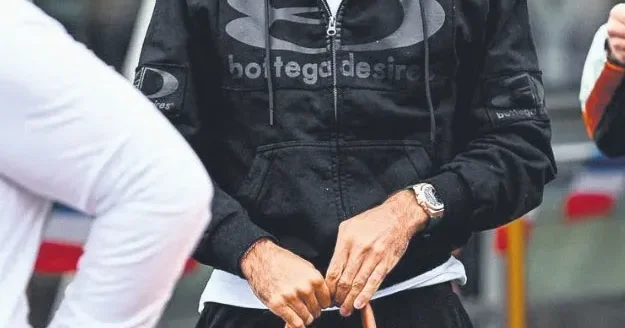 İDİL DEMİREL Ünlü futbolcular artık sevgilileriyle değil çantalarıyla konuşuluyor