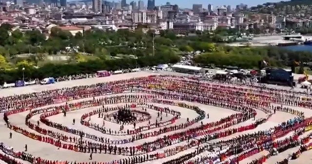 Guinness Rekorlar Kitabı na girdiler: İstanbul da 5 bin kişi aynı anda horon oynadı VİDEO İZLE