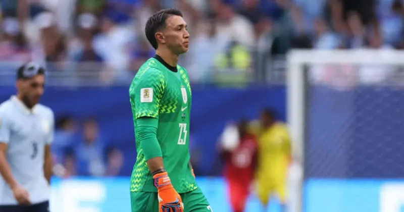 Dünya Kupası na veda eden Uruguay da federasyondan flaş yaptırım! İçlerinde Muslera da var