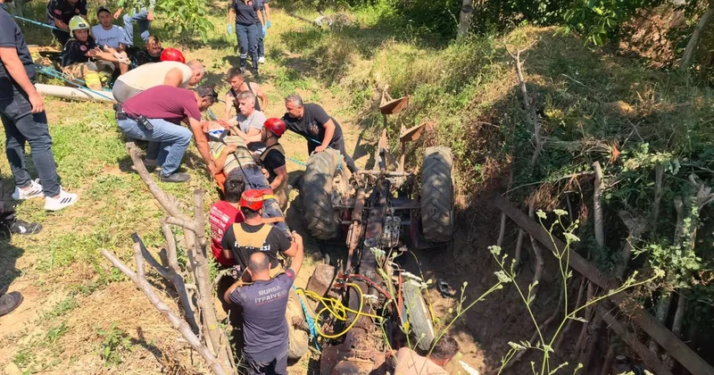 İki torunuyla birlikte traktörün altında kalan dedeyi itfaiye ekipleri kurtardı