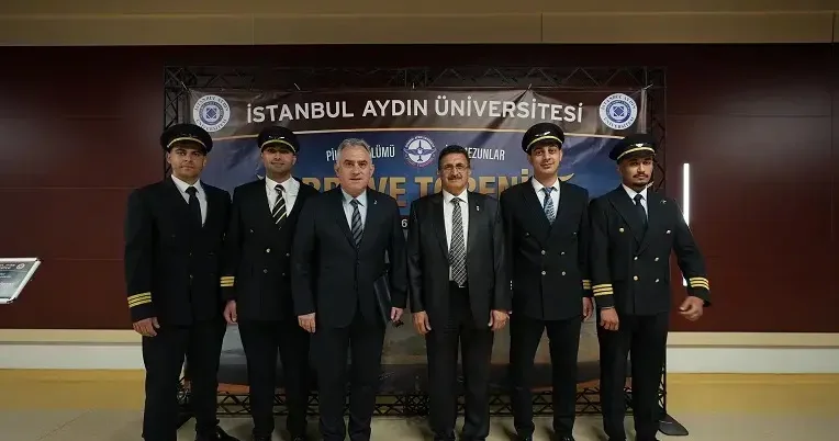 İstanbul Aydın Üniversitesi’nde 23 pilot bröve alarak mezun oldu