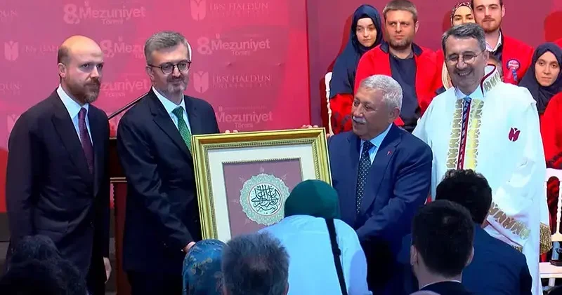 İbn Haldun Üniversitesi 8 inci mezunlarını uğurladı