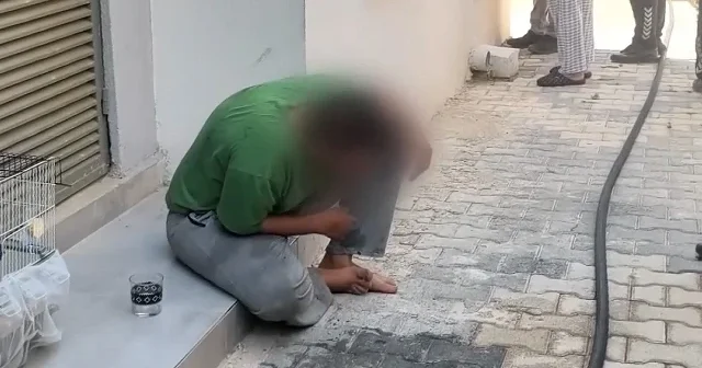 Annesine sinirlenen genç kendini odaya kilitleyip evi yakmaya çalıştı VİDEO İZLE