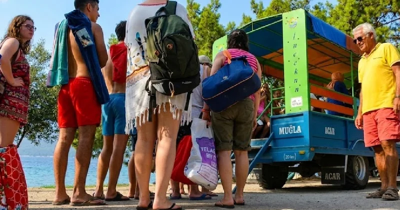 Türkiye nin bu ilçesinde turistler denize traktörle gidiyor Sözcü Gazetesi